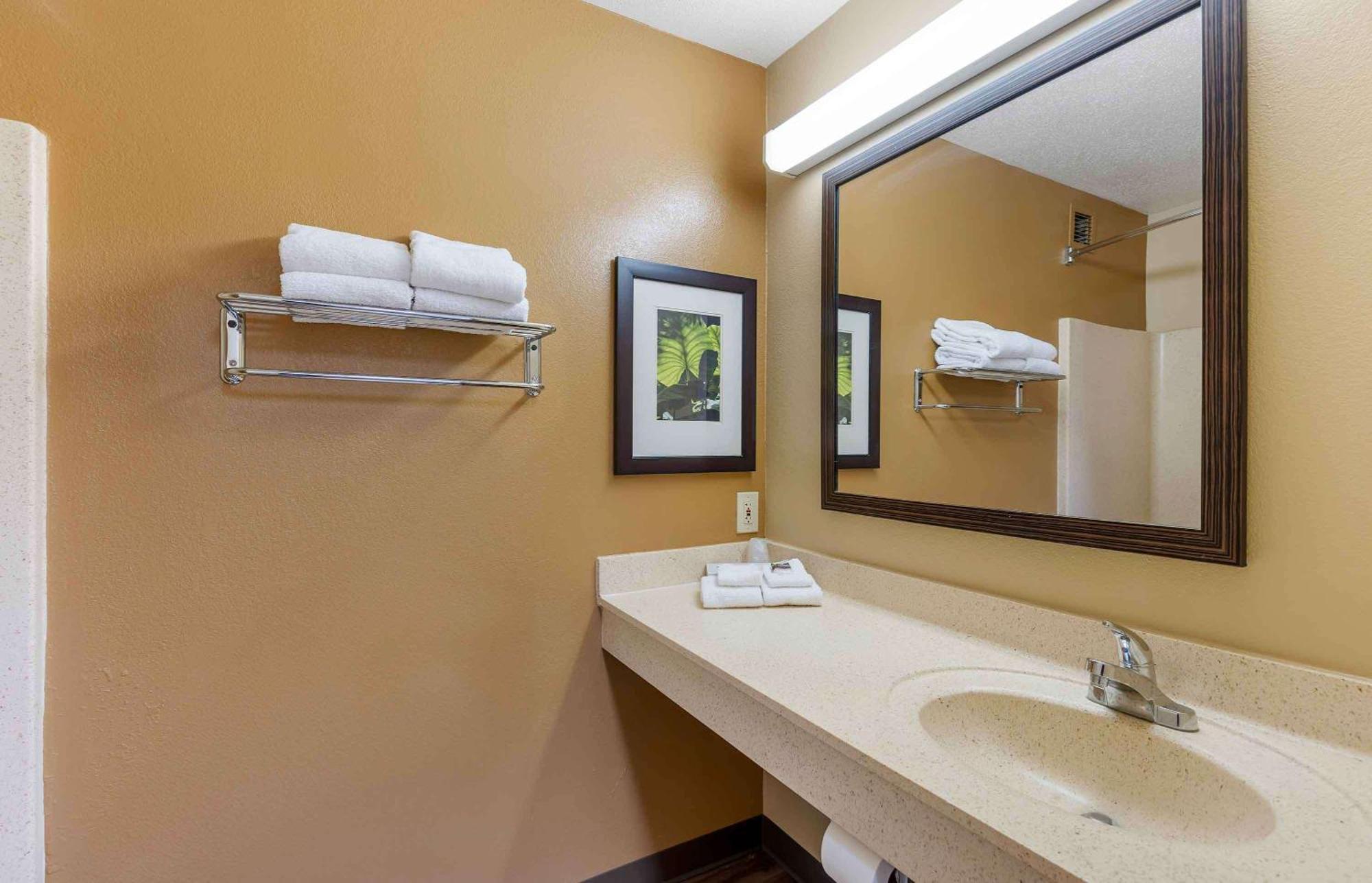 Extended America - St Louis - Westport - E Lackland Rd Maryland Heights