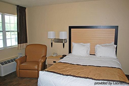 Extended America - St Louis - Westport - E Lackland Rd 2*